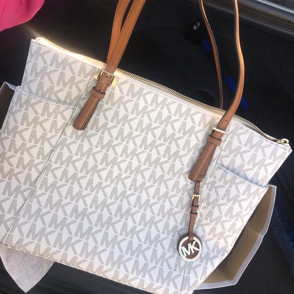 Micheal kors purse - Picture 1 of 1
